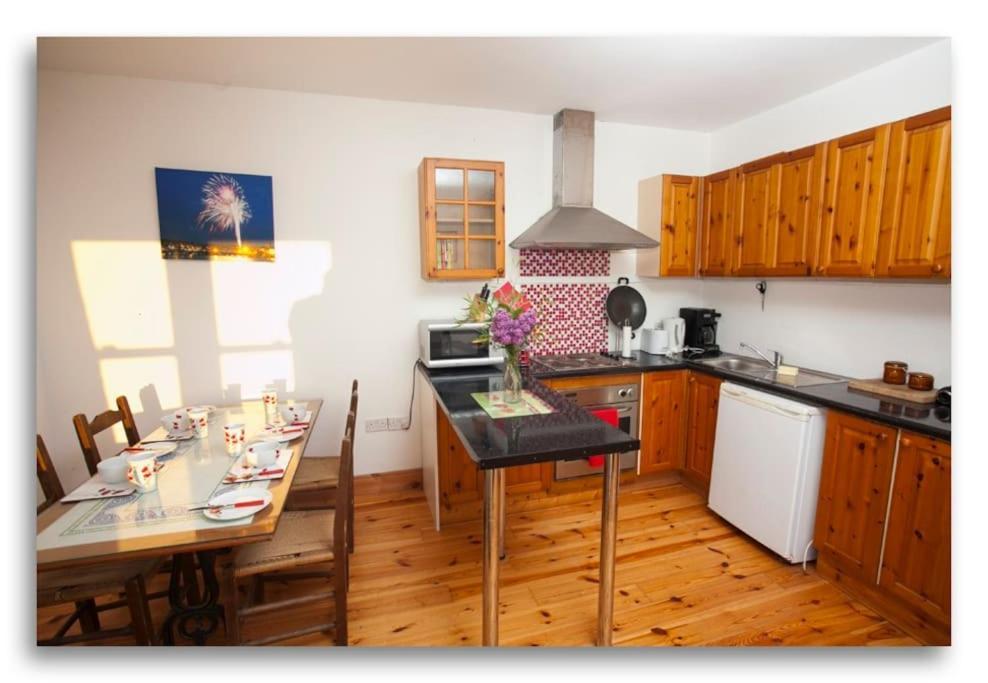 Cosy Self Contained Cottage With Stunning Views Killaloe Exterior foto